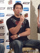 画像ギャラリー No.048のサムネイル画像 / 秋山成勲vs.ヴァンダレイ・シウバも発表された「UFC 2009 Undisputed」記者会見レポート