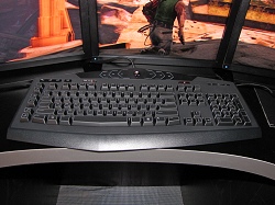 画像ギャラリー No.022のサムネイル画像 / ［TGS 2009］性能よりも構造に惚れる。予想以上にヤバかったAlienwareのゲーマー向けPC