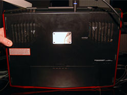画像ギャラリー No.006のサムネイル画像 / 【PR】Alienwareは年頭からエンジン全開。「M17x」の新モデルは，フルHDの120Hz液晶が選択可能で，PS3やXbox 360のゲーム画面表示もできる