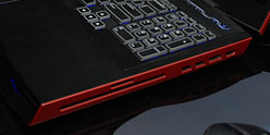 画像ギャラリー No.010のサムネイル画像 / 【PR】Alienwareは年頭からエンジン全開。「M17x」の新モデルは，フルHDの120Hz液晶が選択可能で，PS3やXbox 360のゲーム画面表示もできる