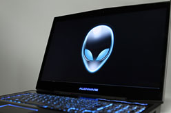 画像ギャラリー No.005のサムネイル画像 / 【PR】「最強vs.最強」。ALIENWARE M18xのHD 6990M CFXモデルとGTX 580M SLIモデル，頂上決戦