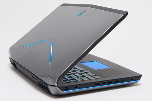画像ギャラリー No.005のサムネイル画像 / 完全新作となったALIENWAREのノートPCを写真で見る。デザインは「戦艦」から「ステルス戦闘機」に!?