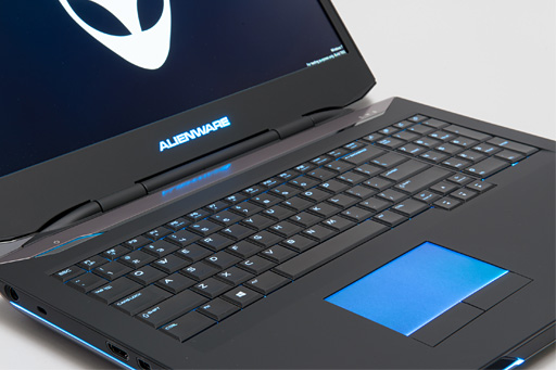 画像ギャラリー No.007のサムネイル画像 / 完全新作となったALIENWAREのノートPCを写真で見る。デザインは「戦艦」から「ステルス戦闘機」に!?