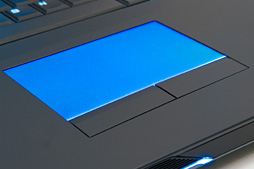 画像ギャラリー No.008のサムネイル画像 / 完全新作となったALIENWAREのノートPCを写真で見る。デザインは「戦艦」から「ステルス戦闘機」に!?