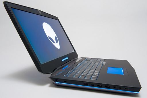 画像ギャラリー No.012のサムネイル画像 / 完全新作となったALIENWAREのノートPCを写真で見る。デザインは「戦艦」から「ステルス戦闘機」に!?