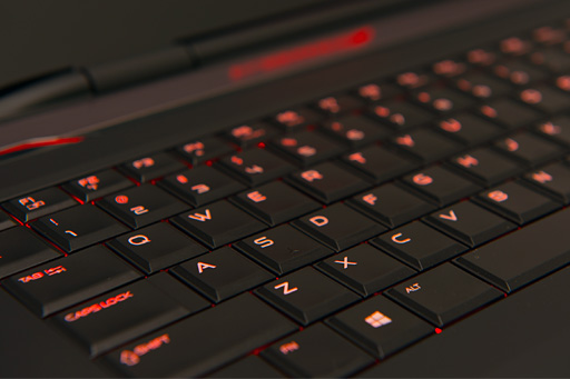 画像ギャラリー No.015のサムネイル画像 / 完全新作となったALIENWAREのノートPCを写真で見る。デザインは「戦艦」から「ステルス戦闘機」に!?