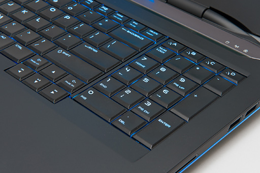 画像ギャラリー No.016のサムネイル画像 / 完全新作となったALIENWAREのノートPCを写真で見る。デザインは「戦艦」から「ステルス戦闘機」に!?