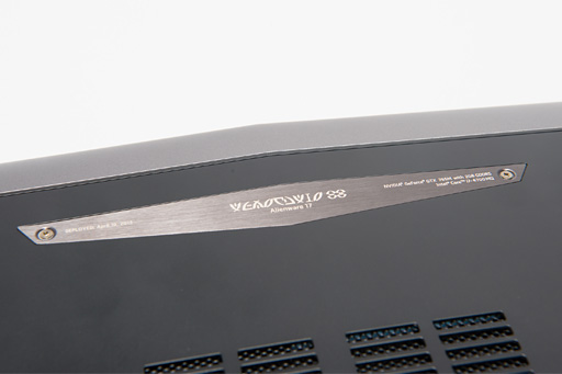 画像ギャラリー No.017のサムネイル画像 / 完全新作となったALIENWAREのノートPCを写真で見る。デザインは「戦艦」から「ステルス戦闘機」に!?