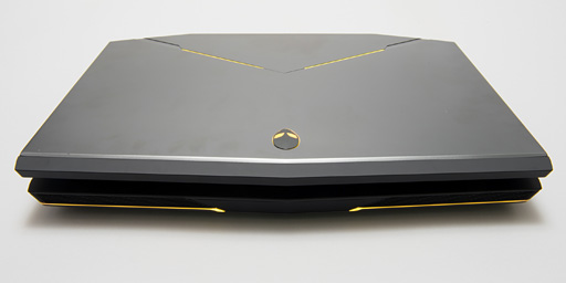 画像ギャラリー No.025のサムネイル画像 / 完全新作となったALIENWAREのノートPCを写真で見る。デザインは「戦艦」から「ステルス戦闘機」に!?