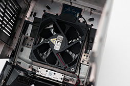 画像ギャラリー No.027のサムネイル画像 / ALIENWAREノートPC専用の外付けグラフィックスボックス「Graphics Amplifier」レビュー。“夢のデバイス”は本当に使えるのか?