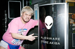 画像ギャラリー No.004のサムネイル画像 / 【PR】「NEW ALIENWARE 13 OLED VR」×バイオハザード7×男色ディーノ。有機ELパネル搭載ノートPCはゲームに何をもたらすか，プロレスラーが考えてみた