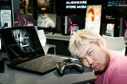画像ギャラリー No.024のサムネイル画像 / 【PR】「NEW ALIENWARE 13 OLED VR」×バイオハザード7×男色ディーノ。有機ELパネル搭載ノートPCはゲームに何をもたらすか，プロレスラーが考えてみた