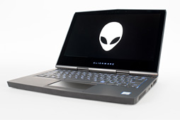 画像ギャラリー No.002のサムネイル画像 / 「ALIENWARE 13 R3 OLED」レビュー。国内初登場となった「有機ELパネル搭載のゲーマー向けノートPC」は買いか？