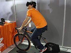 ［TGS 2017］サイクリストに人気のオンラインサイクルシミュレーター「Zwift」のVR版を体験してみた