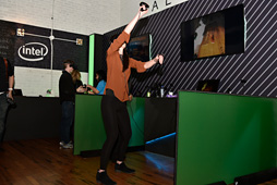 画像ギャラリー No.019のサムネイル画像 / ALIENWARE,エレクトロニックサウンドグループ「The Glitch Mob」とのコラボ成果をSXSWで生披露。自社内に設けた「Twitch配信ルーム」も公開