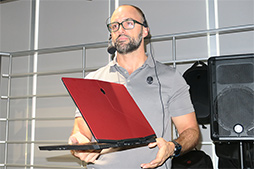画像ギャラリー No.003のサムネイル画像 / 「ALIENWARE m15」国内初披露。ブランド初の薄型ノートPC,気になるその特徴を担当者が明らかに