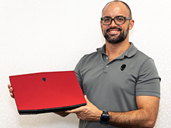 薄型ノートPC「ALIENWARE m15」はどんなゲーマー向け？ 「Aurora R8」は手動OCがメーカーサポート対象!? 製品担当者にいろいろ聞いてきた