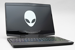 画像ギャラリー No.005のサムネイル画像 / 第1世代「ALIENWARE m15」レビュー。ブランド初の薄型軽量モデルは一点を除いて完成度の高いゲーマー向けノートPCだ