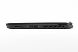 画像ギャラリー No.012のサムネイル画像 / 第1世代「ALIENWARE m15」レビュー。ブランド初の薄型軽量モデルは一点を除いて完成度の高いゲーマー向けノートPCだ