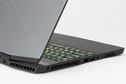 画像ギャラリー No.016のサムネイル画像 / 第1世代「ALIENWARE m15」レビュー。ブランド初の薄型軽量モデルは一点を除いて完成度の高いゲーマー向けノートPCだ