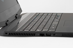 画像ギャラリー No.050のサムネイル画像 / 第1世代「ALIENWARE m15」レビュー。ブランド初の薄型軽量モデルは一点を除いて完成度の高いゲーマー向けノートPCだ