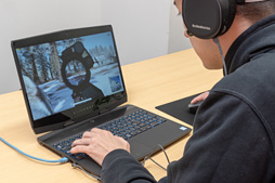 画像ギャラリー No.052のサムネイル画像 / 第1世代「ALIENWARE m15」レビュー。ブランド初の薄型軽量モデルは一点を除いて完成度の高いゲーマー向けノートPCだ