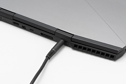 画像ギャラリー No.079のサムネイル画像 / 第1世代「ALIENWARE m15」レビュー。ブランド初の薄型軽量モデルは一点を除いて完成度の高いゲーマー向けノートPCだ