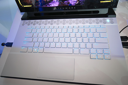 画像ギャラリー No.004のサムネイル画像 / 写真とインタビューで紐解くDellの新型ノートPC「ALIENWARE m15 R2」。第1世代から大きく変わったデザインを採用した理由とは?