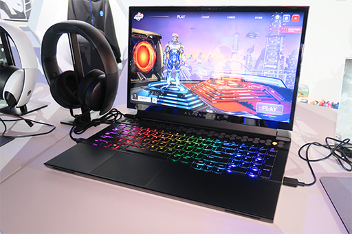 画像ギャラリー No.010のサムネイル画像 / 写真とインタビューで紐解くDellの新型ノートPC「ALIENWARE m15 R2」。第1世代から大きく変わったデザインを採用した理由とは?