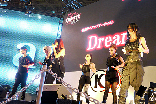 画像ギャラリー No.005のサムネイル画像 / [TGS 2010]「Dream」との楽曲タイアップも発表。ダンスありバトルあり（？）の「TRINITY Zill O’ll Zero」ステージイベントレポート