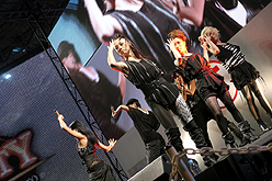 画像ギャラリー No.007のサムネイル画像 / [TGS 2010]「Dream」との楽曲タイアップも発表。ダンスありバトルあり（？）の「TRINITY Zill O’ll Zero」ステージイベントレポート