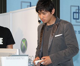 画像ギャラリー No.006のサムネイル画像 / AKB48のメンバー達が「Alan Wake」を実演! 最新11タイトルを試遊できた「春のXbox 360 祭り」レポート
