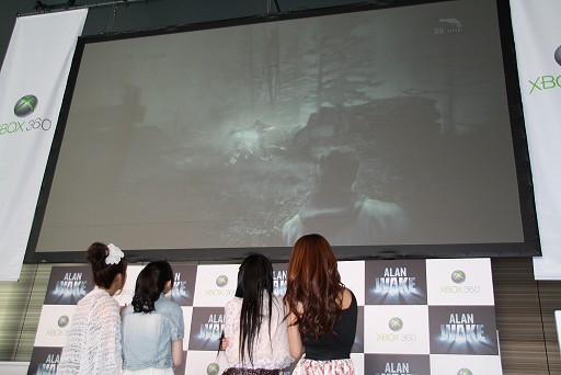 画像ギャラリー No.007のサムネイル画像 / AKB48のメンバー達が「Alan Wake」を実演! 最新11タイトルを試遊できた「春のXbox 360 祭り」レポート
