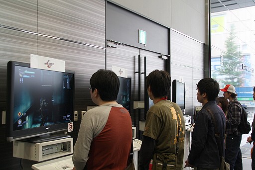 画像ギャラリー No.019のサムネイル画像 / AKB48のメンバー達が「Alan Wake」を実演! 最新11タイトルを試遊できた「春のXbox 360 祭り」レポート