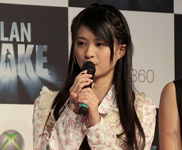 画像ギャラリー No.030のサムネイル画像 / AKB48のメンバー達が「Alan Wake」を実演! 最新11タイトルを試遊できた「春のXbox 360 祭り」レポート