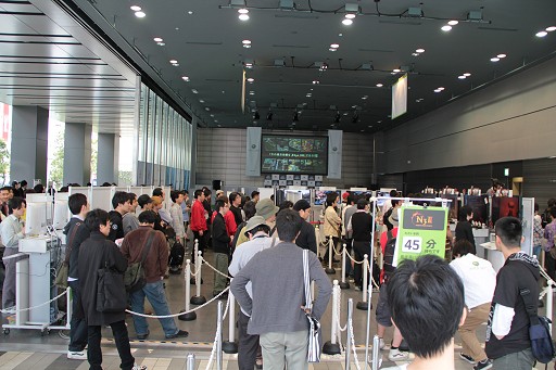画像ギャラリー No.032のサムネイル画像 / AKB48のメンバー達が「Alan Wake」を実演! 最新11タイトルを試遊できた「春のXbox 360 祭り」レポート