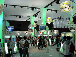 画像ギャラリー No.003のサムネイル画像 / ［TGS 2009］ブースレポート：マイクロソフト編――油圧式ライドの「Forza Motorsport 3」や多数のサードパーティ製品を遊びつくせ
