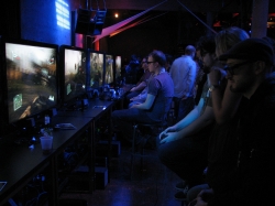 画像ギャラリー No.008のサムネイル画像 / ［GDC 2011］「Crysis 2」の最新ムービー掲載。GDC 2011に合わせて開催された「EA Partners Showcase」で，Crysis 2のマルチプレイデモがプレイアブル展示