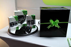 画像ギャラリー No.002のサムネイル画像 / ［E3 2010］これがリニューアルされたXbox 360だ！　新型機（外観だけ）インプレッション＆MS泉水敬氏にインタビュー