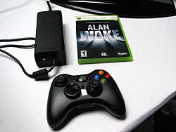 画像ギャラリー No.010のサムネイル画像 / ［E3 2010］これがリニューアルされたXbox 360だ！　新型機（外観だけ）インプレッション＆MS泉水敬氏にインタビュー