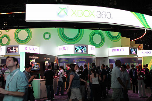 画像ギャラリー No.001のサムネイル画像 / ［E3 2010］今年のMicrosoftは「Kinect」を全面的にプッシュ！ ある意味見世物小屋的な（?）なブース構成に注目
