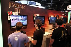 画像ギャラリー No.002のサムネイル画像 / ［E3 2010］今年のMicrosoftは「Kinect」を全面的にプッシュ！ ある意味見世物小屋的な（?）なブース構成に注目
