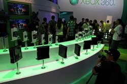 画像ギャラリー No.007のサムネイル画像 / ［E3 2010］今年のMicrosoftは「Kinect」を全面的にプッシュ！ ある意味見世物小屋的な（?）なブース構成に注目