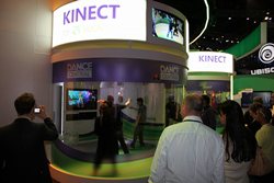 画像ギャラリー No.008のサムネイル画像 / ［E3 2010］今年のMicrosoftは「Kinect」を全面的にプッシュ！ ある意味見世物小屋的な（?）なブース構成に注目