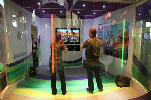 画像ギャラリー No.009のサムネイル画像 / ［E3 2010］今年のMicrosoftは「Kinect」を全面的にプッシュ！ ある意味見世物小屋的な（?）なブース構成に注目