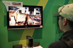 画像ギャラリー No.013のサムネイル画像 / ［E3 2010］今年のMicrosoftは「Kinect」を全面的にプッシュ！ ある意味見世物小屋的な（?）なブース構成に注目