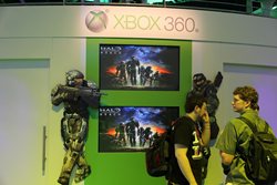 画像ギャラリー No.017のサムネイル画像 / ［E3 2010］今年のMicrosoftは「Kinect」を全面的にプッシュ！ ある意味見世物小屋的な（?）なブース構成に注目