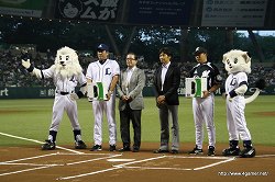 画像ギャラリー No.008のサムネイル画像 / マイクロソフトが西武ドームにて「Xbox Night」を開催。埼玉西武ライオンズの選手によるKinect体験も