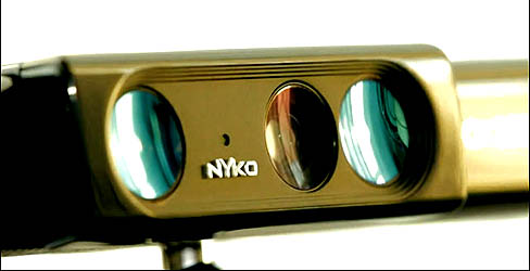 画像ギャラリー No.002のサムネイル画像 / 狭い部屋でも「Kinect」が楽しめる，Nykoのクリップ式レンズ「Zoom」，北米で2011年8月23日に発売