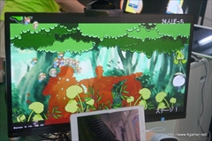 画像ギャラリー No.010のサムネイル画像 / ［TGS 2015］自分のシルエット上をコロボックルが歩く。北海道情報大学の学生が制作したユニークなKinect対応の作品「ころぼっち」を紹介